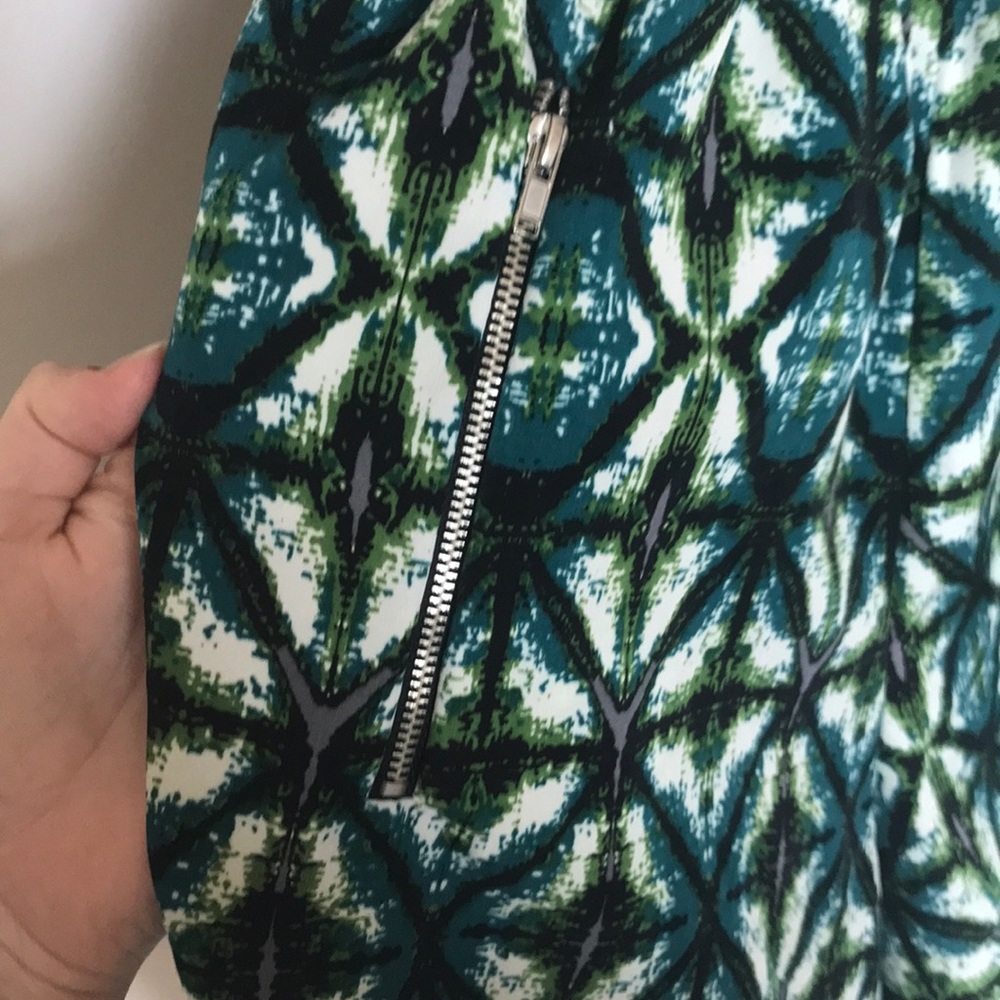 Geometric Pattern Romper - Picture 4 of 8